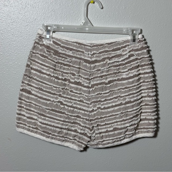 Moon River Women‎ Fluffy Knit Beige Shorts size S - Picture 2 of 9